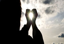 布倫特福德續約中場大將奧涅卡至2027！.